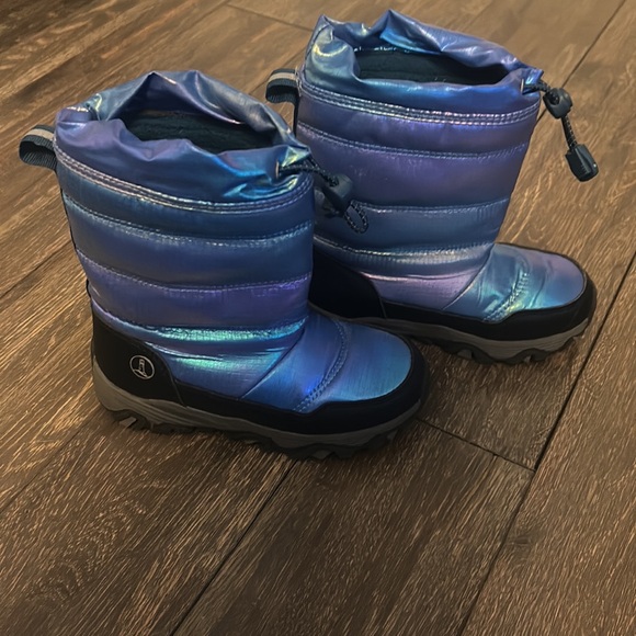 3 for $15 - Bundle 3 items and save - Lands End snow boots size 11 - Picture 2 of 5